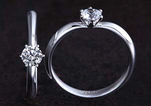 ソリティアデザインの婚約指輪って？